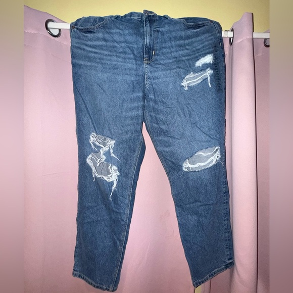 American Eagle Strigid Curvy Ripped Mom Jean - NWT ‼️ - Picture 5 of 5